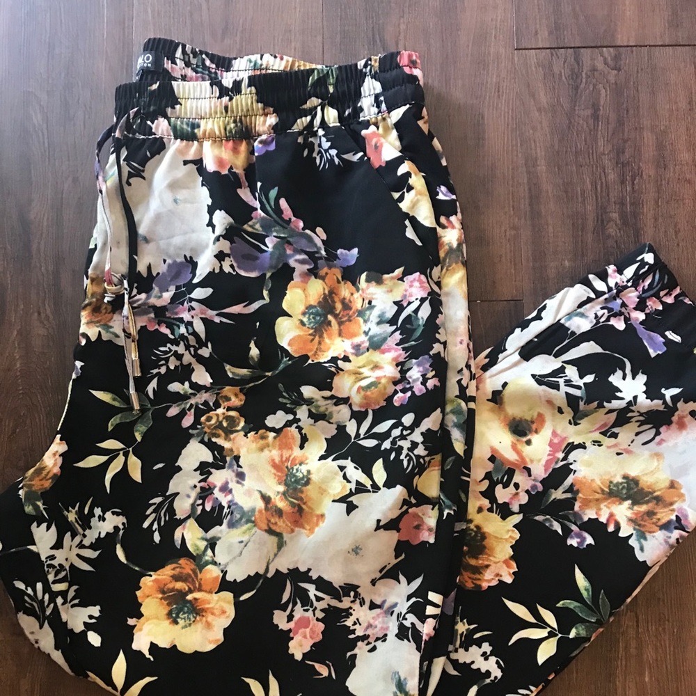 Buffalo • Floral Joggers